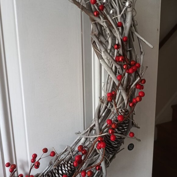 Handmade Modern rustic 27 in Wreath. - Picture 4 of 5
